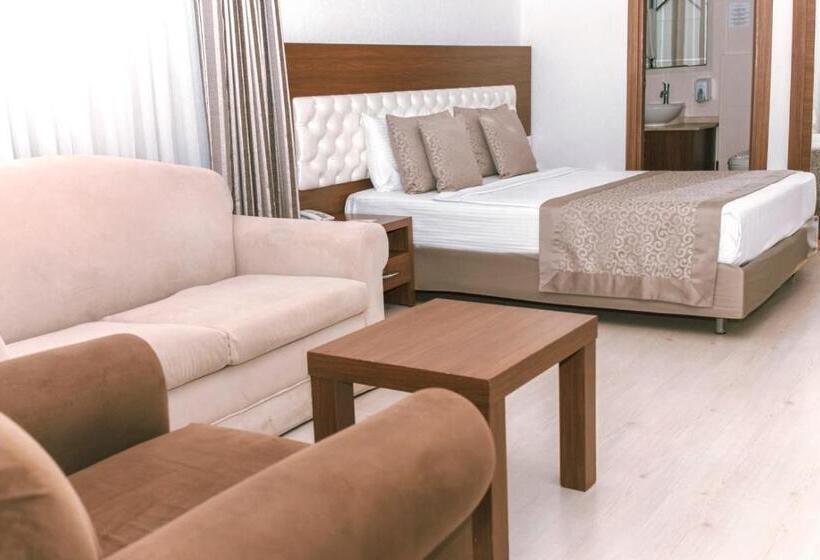 اتاق استاندارد با چشم‌انداز, The Corner Park