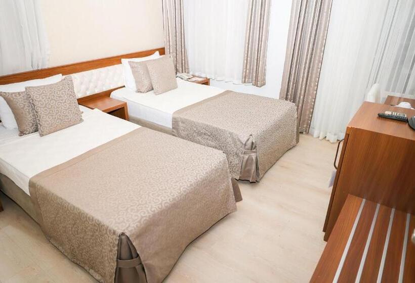 اتاق استاندارد با چشم‌انداز شهر, The Corner Park