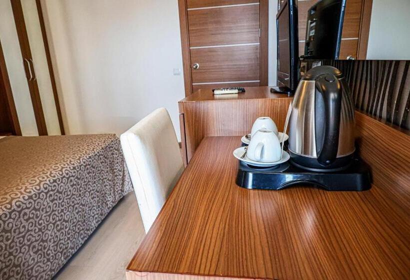 سوییت دوبلکس, The Corner Park