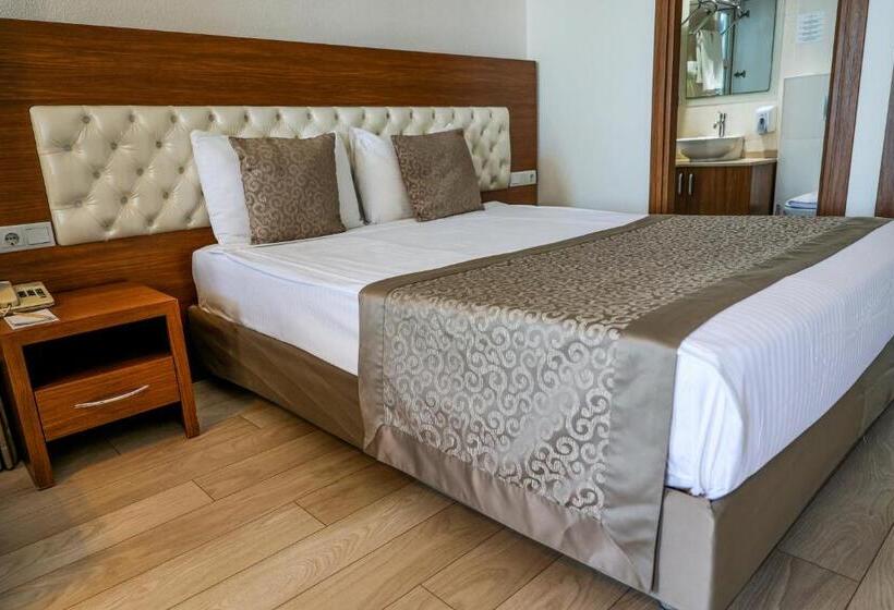 اتاق استاندارد با چشم‌انداز دریا, The Corner Park