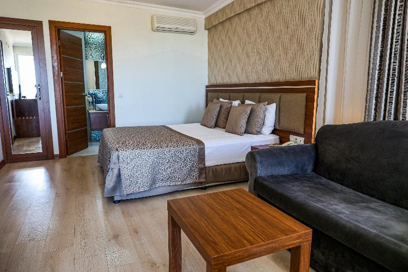 اتاق استاندارد با چشم‌انداز دریا, The Corner Park