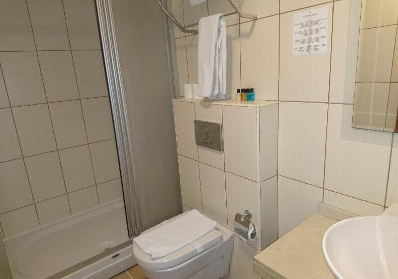 اتاق اکونومی, The Corner Park