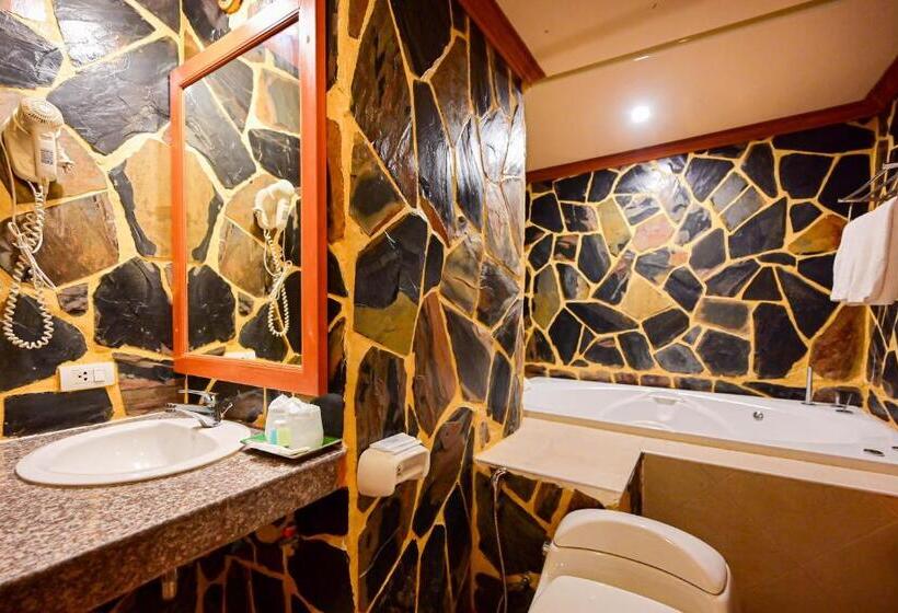 スーペリアールーム, Tiger Complex