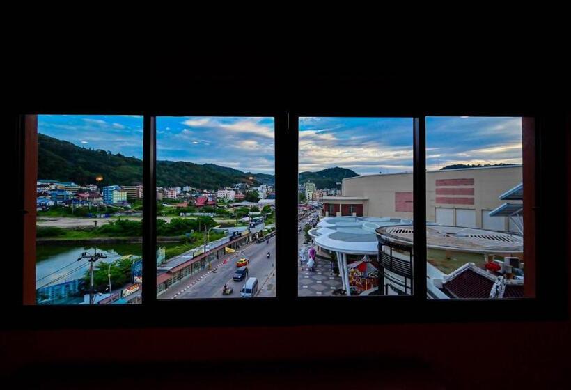 スーペリアールーム, Tiger Complex