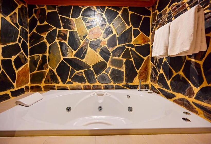 スーペリアールーム, Tiger Complex