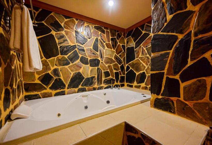 スーペリアールーム, Tiger Complex