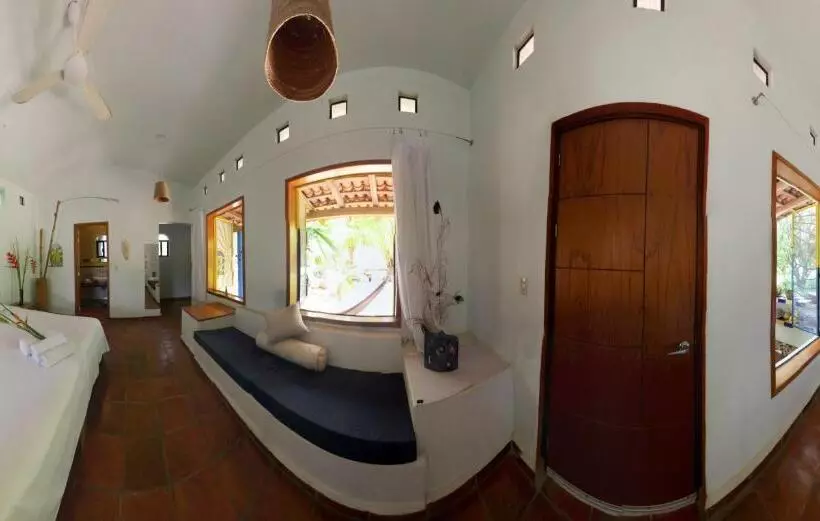 بانگلوی استاندارد, Villa Mozart Y Macondo