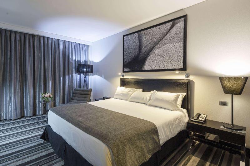 带大床的标准间, Wyndham Santiago Pettra