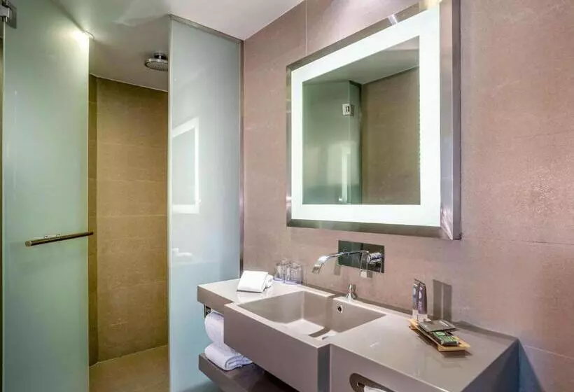 Perhehuone, Novotel Bangkok Platinum Pratunam