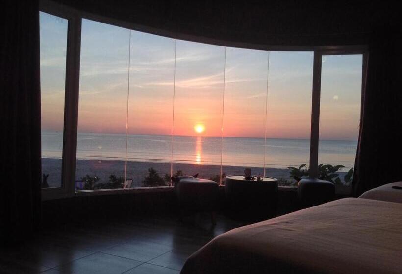 اتاق لوکس با چشمانداز دریا, Ban Tawansongfa