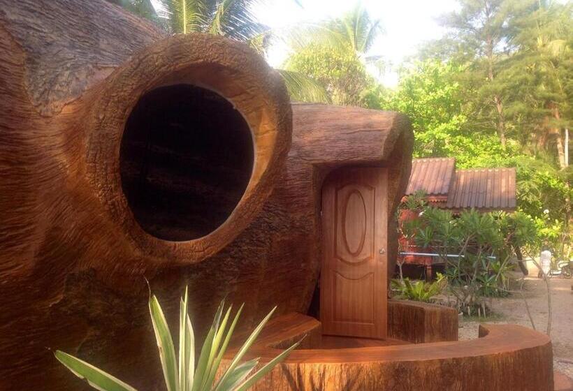 اتاق استاندارد با چشمانداز دریا, Ban Tawansongfa