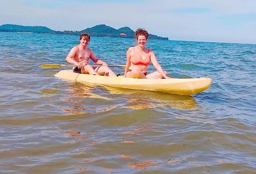 اتاق استاندارد با چشمانداز دریا, Ban Tawansongfa