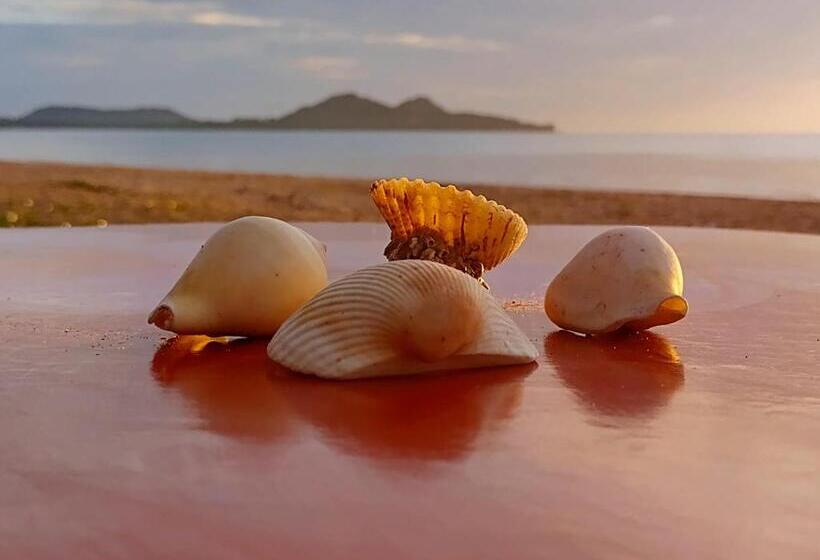 اتاق استاندارد با چشمانداز دریا, Ban Tawansongfa