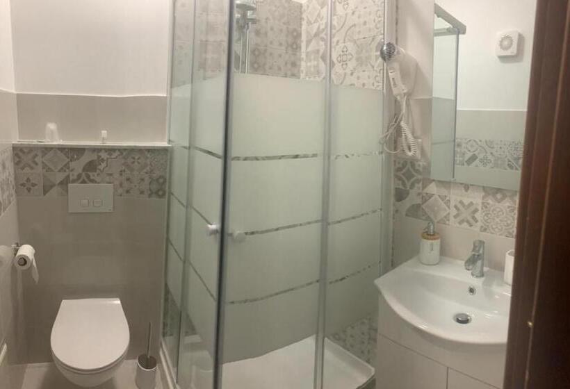 Номер Стандарт, Basilica San Gavino