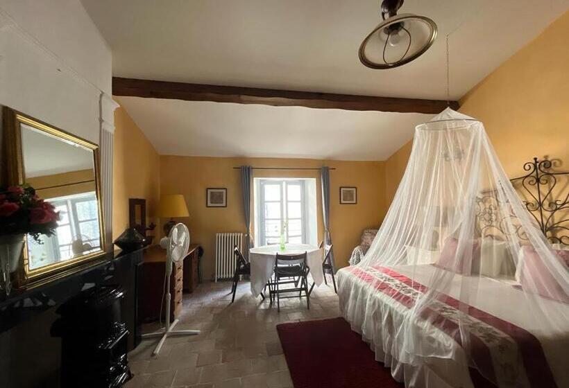 جناح ديلوكس, Xvi Century Mansion