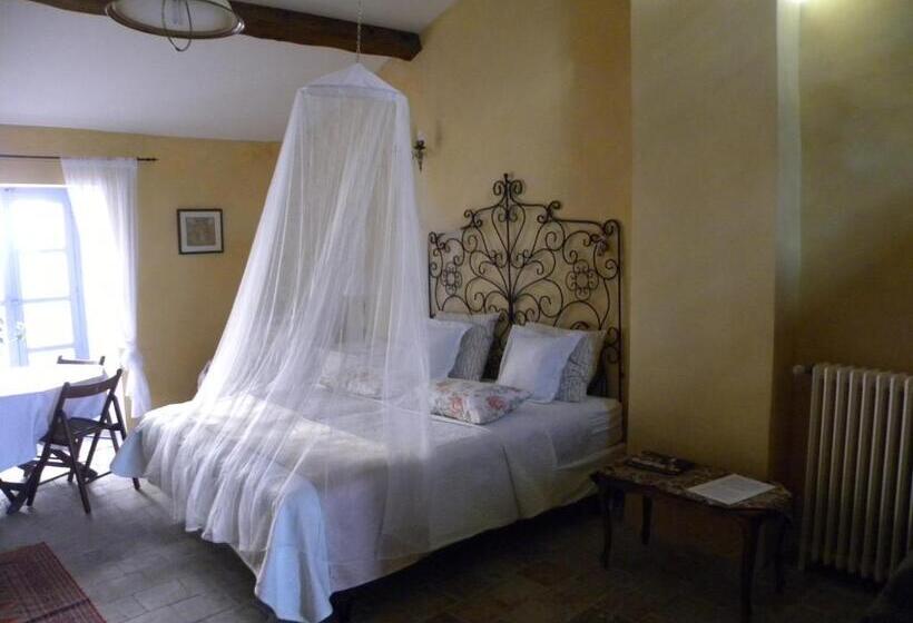 جناح ديلوكس, Xvi Century Mansion