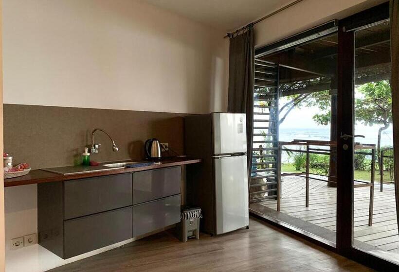 דירת חדר נוף לים, Castaway Surf Retreat 1