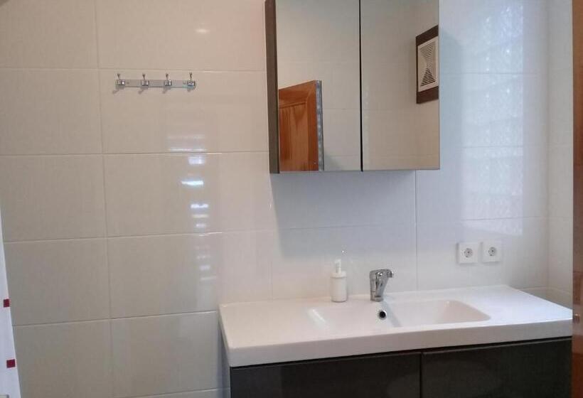 דירת חדר נוף לים, Castaway Surf Retreat 1