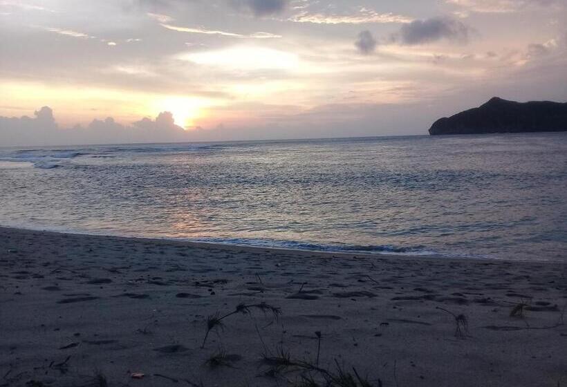 דירת חדר נוף לים, Castaway Surf Retreat 1