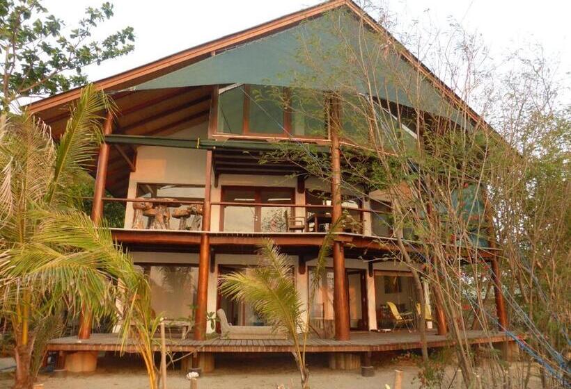 דירת חדר נוף לים, Castaway Surf Retreat 1