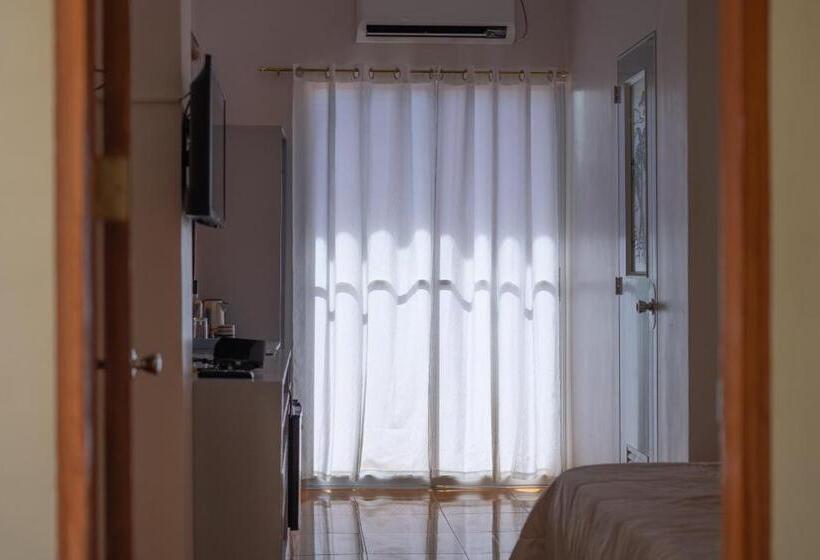 اتاق استاندارد با چشمانداز باغ, Smak S