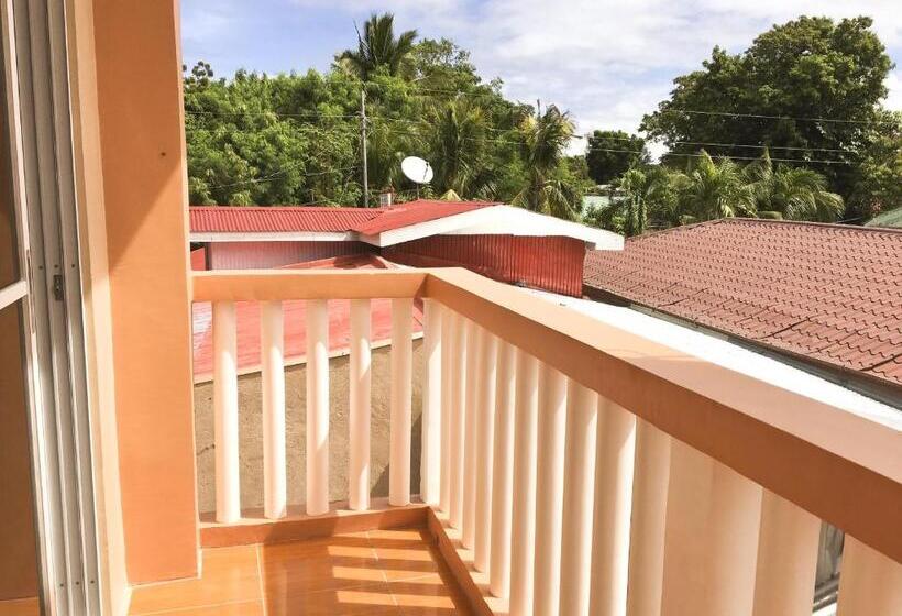 اتاق استاندارد با چشمانداز باغ, Smak S