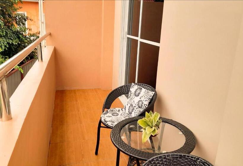 اتاق لوکس, Smak S