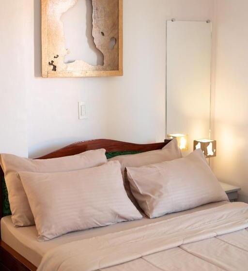 اتاق استاندارد با چشمانداز باغ, Smak S