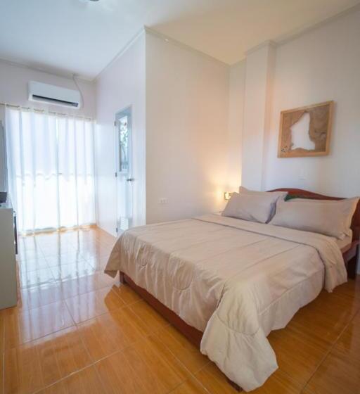 اتاق استاندارد با چشمانداز باغ, Smak S