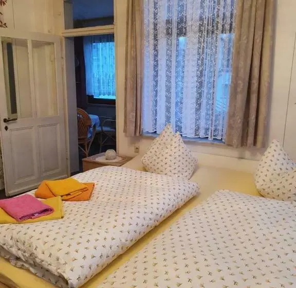 Standard Kolmen Hengen Huone, Pension Edelweiß