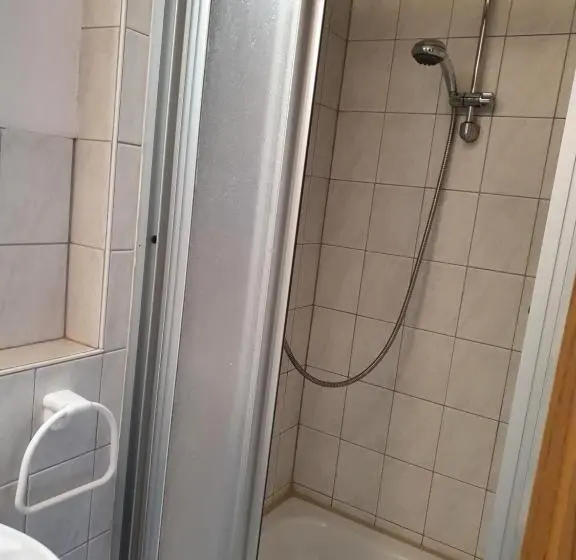Standard Kolmen Hengen Huone, Pension Edelweiß