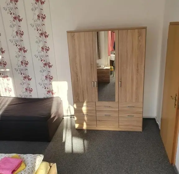 Standard Kolmen Hengen Huone, Pension Edelweiß