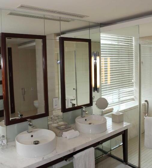 수피리어 룸, Liaoning International