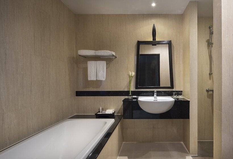 اتاق لوکس با چشم‌انداز استخر, Centara Anda Dhevi Resort And Spa   Sha Plus