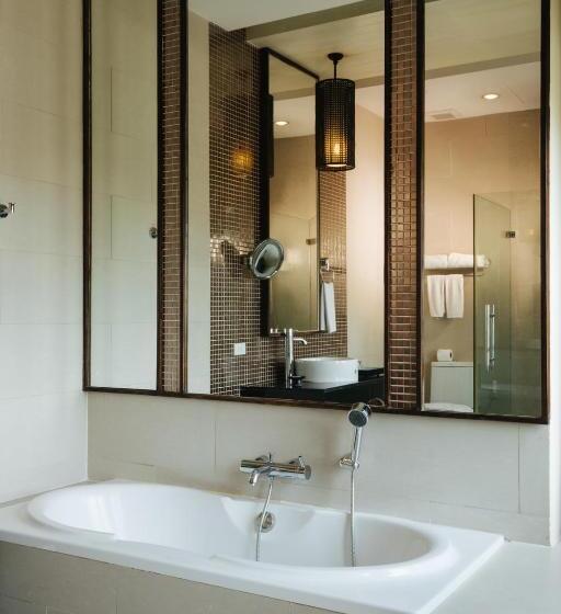 Номер Премиум, De Chai Colonial Hotel & Spa Sha Plus