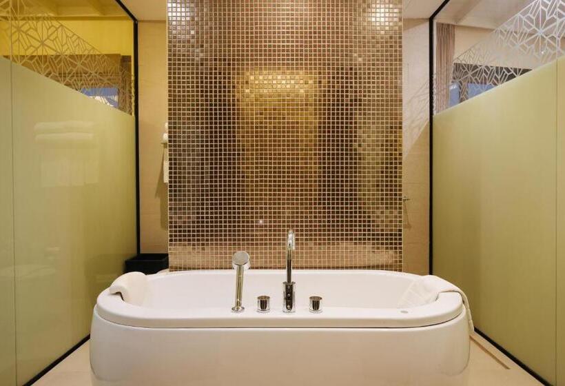 Номер Премиум, De Chai Colonial Hotel & Spa Sha Plus