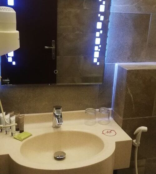 Номер Deluxe, Midtown Hotel & Suites