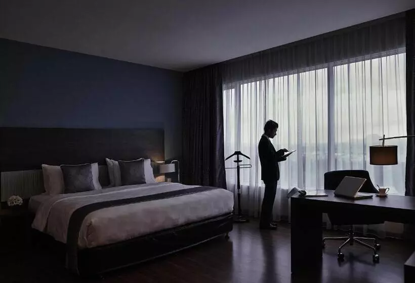 Executiverum King Size Säng, Pullman Kuching