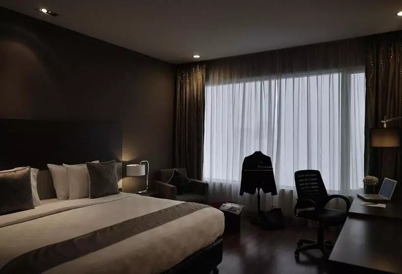 Executiverum King Size Säng, Pullman Kuching