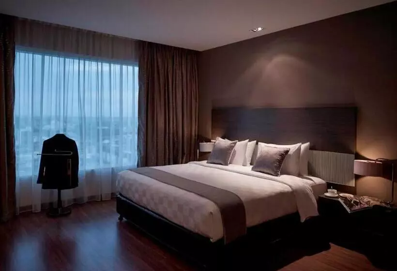 Executiverum King Size Säng, Pullman Kuching