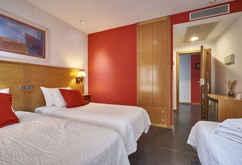 Habitación Triple Estándar, Real De Illescas