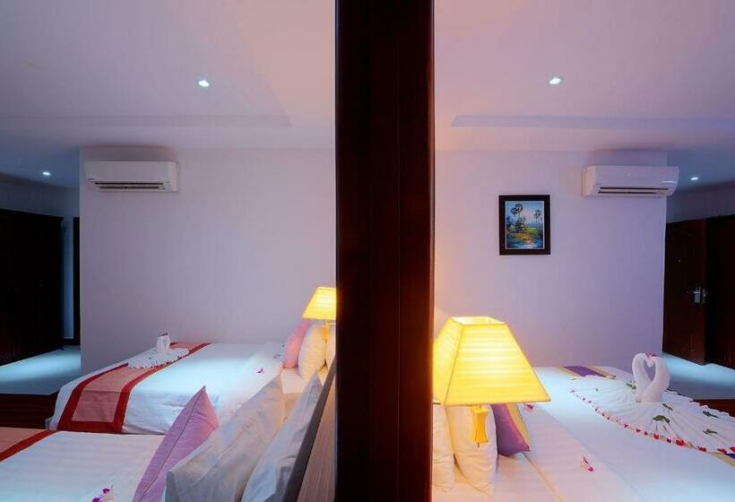 Family Room, Starry Angkor