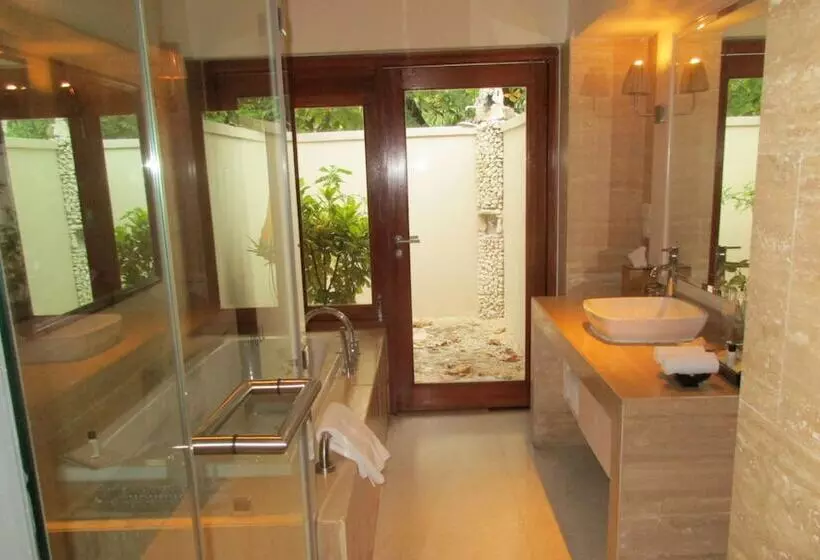 ویلای سوپریور 1 خوابه, Taj Coral Reef Resort & Spa