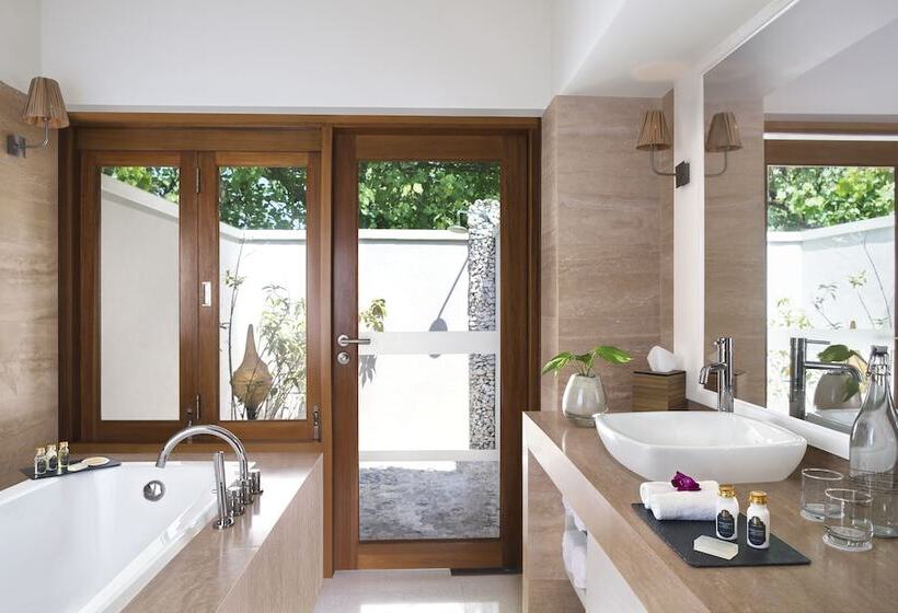 ویلای لوکس 1 خوابه, Taj Coral Reef Resort & Spa