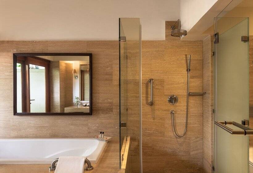 ویلای لوکس 1 خوابه, Taj Coral Reef Resort & Spa