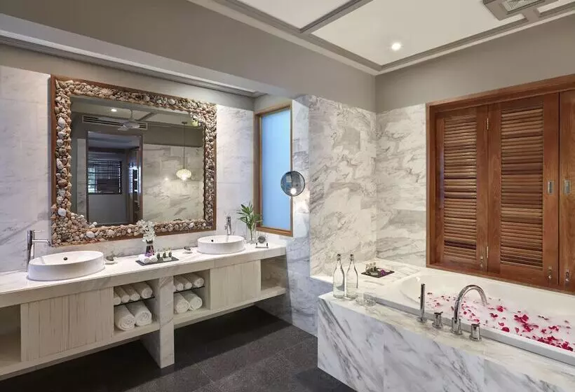 سوئیت ریاست جمهوری 2 خوابه, Taj Coral Reef Resort & Spa