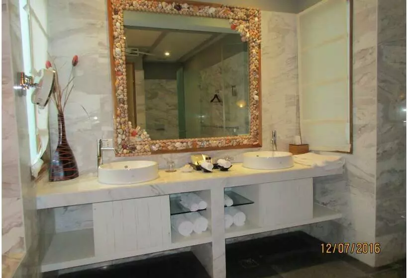 سوئیت ریاست جمهوری 2 خوابه, Taj Coral Reef Resort & Spa