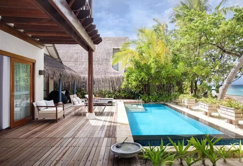 سوئیت ریاست جمهوری 2 خوابه, Taj Coral Reef Resort & Spa