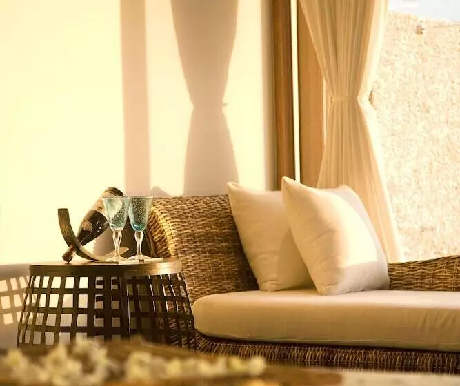 ویلای لوکس 1 خوابه, Taj Coral Reef Resort & Spa