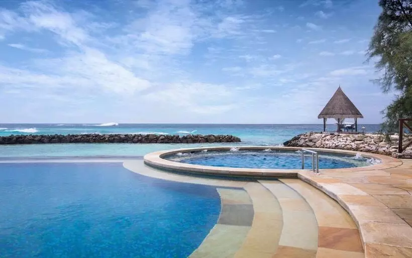 سوئیت ریاست جمهوری 2 خوابه, Taj Coral Reef Resort & Spa